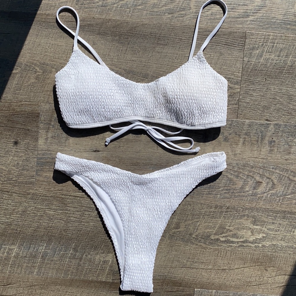 NWOT unworn Hollister white (M) two piece smocked bikini